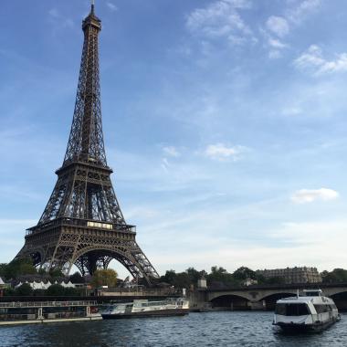 Une soirée à thème sur la Seine avec un bateau privatisé