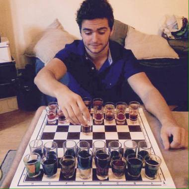 Si vous aimez l'alcool et les échecs! Voilà un exemple des demandes que j'ai eu a traiter!