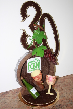 Réalisation suivant un thème choisi de pièce entièrement en chocolat.( ici pour les 30 ans du salon des vins de St. Chef en Isère). Prévoir un délai.