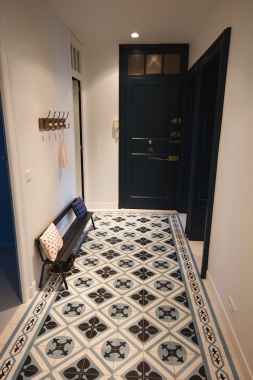 Une entrée en carreaux de ciment