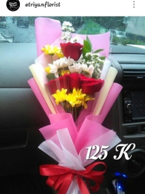 hand bouquet bunga mawar segar