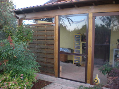 Pergola con chiusura perimetrale (tende avvolgibili)
