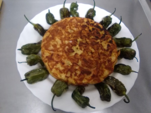 TORTILLA ESPAÑOLA CON PIMIENTOS DE PADRON