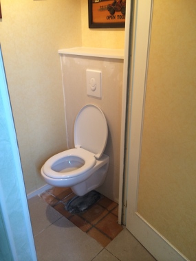 Pose d'un WC suspendu avec coffrage