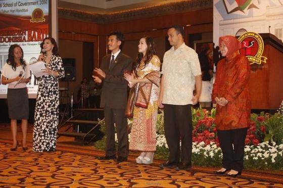 Sarjadi School of Goverment Award 2014
Dihadiri oleh Presiden Jokowi, Menteri Anies Baswedan, Ibu Tri Rismaharini dan segenap tokoh politik, pengusahan dan negarawan lainnya.

Tempat : Four Season Hotel
