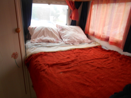 COMMENCEZ A PREPARER VOS WEEK-ENDS ET VOS VACANCES 
Evadez-vous le temps d'un week-end, d'une semaine ou le temps de vos vacances, je loue mon camping-car.

Camping-car Autostar/Mercédes diesel. 
-Couchage 4 places, un lit en dinette, un lit permanent, idéal pour une famille de deux adultes et deux enfants.
-Télévision
-Panneaux solaire. 
-Stores occultants thermiques
- Salle de bain avec toilettes et douche
- Nombreux rangements
- Le coin cuisine : évier, divers placards, 2 feux gaz, réfrigérateur, vaisselle fournie, deux bouteilles de gaz
- Tuyau pour faire les pleins d'eau et le branchement électrique sur borne EUR . 
- Chauffage à air pulsé et chauffe eau ( gaz) pour les arrêts,

A NOTER QUE POUR LES PRIX FIXES CI-DESSOUS, JE PEUX FOURNIR GRATUITEMENT EN PLUS UNE TABLE DE CAMPING, DES SIEGES DE CAMPING ET UNE TENTE QUESCHUA TROIS PLACES 

TARIFS :
PERIODE PRINTEMPS ETE
- Week-end du vendredi soir au dimanche soir 200€, (500 km inclus)
- La semaine (du samedi matin 10h au samedi matin 10h) 550€ (1000 km inclus)
0.30 cm/km en cas de dépassement en sus, 

PERIODE AUTOMNE HIVER
- Wekk-end du vendredi soir au dimanche soir : 220€
- La semaine : 570€
car chauffage gaz en plus
0.30 cm/km en cas de dépassement en sus, 

- Chèque de caution de 2000€ et 50€ pour le ménage non encaissable, 
- A la réservation 30 % , fournir permis, carte d' identité, et attestation de domicile.
- Assurance à la charge du locataire
- Interdit animaux et fumeur.