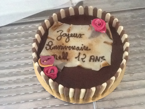 Gateau anniversaire 3 chocolat croustillant pralinoise