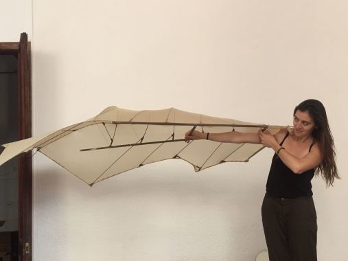 construcción de unas alas para una sesión fotografica
