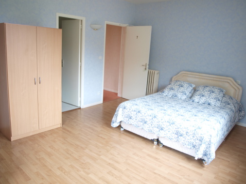 chambre avec salle de bain privative + wc