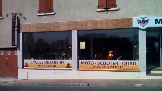 Habillage vitrine en adhesif, totem et caisson lumineux