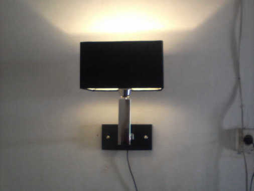 lampu dinding
lebar 25cm, tinggi kap 18cm. bahan stainlist