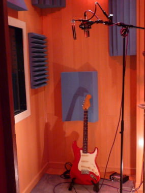 Cabine N° 1 Chant ou Guitare acoustique ou ampli ...par exemple