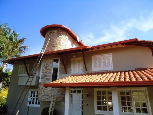 telhado colonial em rio acima