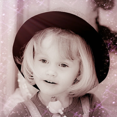 Lylou, 3 ans lors d'une petite fête