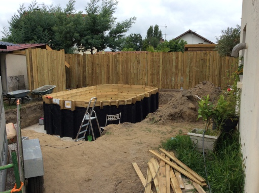 Chantier à Dax  d une piscine et clôture bois
