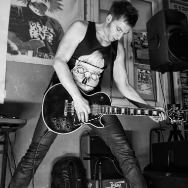 Victor, Professeur De Guitare