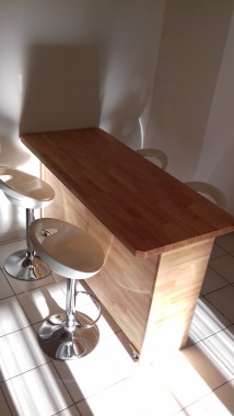 Meuble bar avec rangement et roulettes
