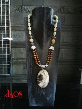 Kalung Menawan