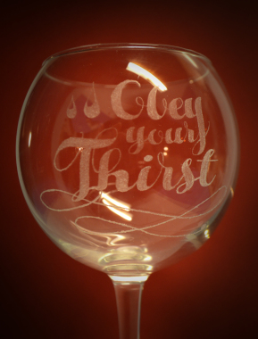 Calligraphie sur verre.