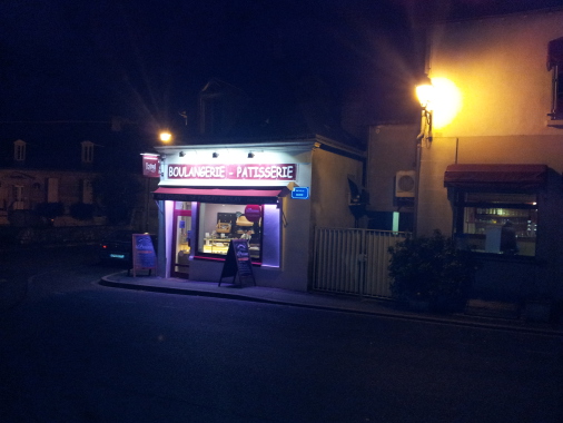 Eclairage de la façade d'une boulangerie en technologie LED