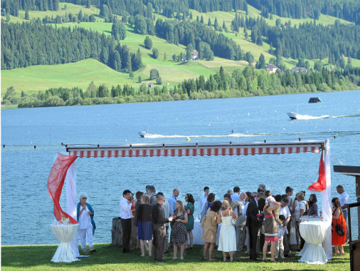 Apéritif au bord du Lac de Joux