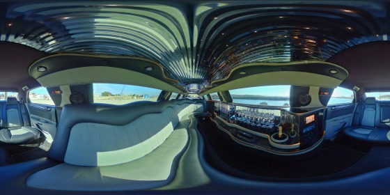 O aluguer da Limousine Chrysler inclui os trajetos, motoristas, decoração, passadeira vermelha, champagne, sistema de som com 5000w de potência com 3 lcd´s e acesso a videoclipes por dvd, pen, iphone, entre outros.