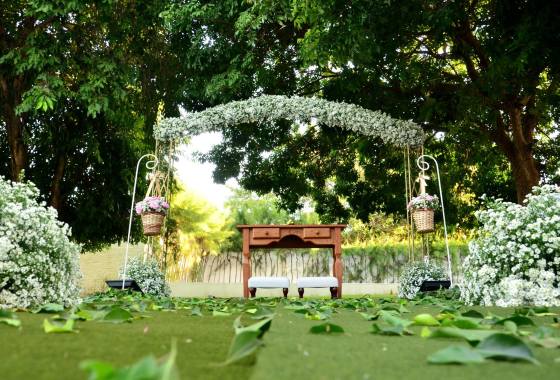 Altar decorado no jardim - Chácara NBS