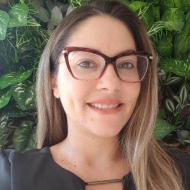 Profissional: Joyce Mello