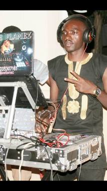DJ TEE FLAMEZ AT A GIG