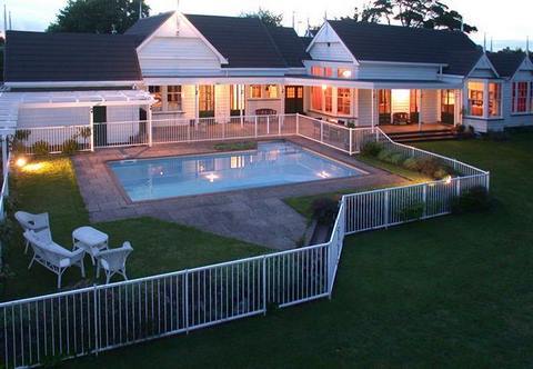 Auckland Roofing - leaders in all roofing repairs, new roofs, guttering and spouting solutions.