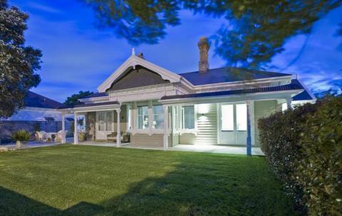 Auckland Roofing - leaders in all roofing repairs, new roofs, guttering and spouting solutions.