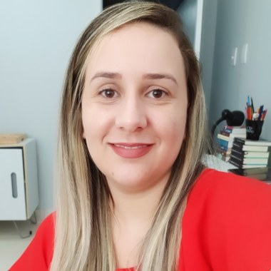 Psicóloga   Marielia Mendonça