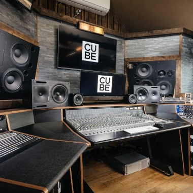 Рекламный куб. Cube studio. Roland studio monitors. Студия куба. Кубы для фотостудии.