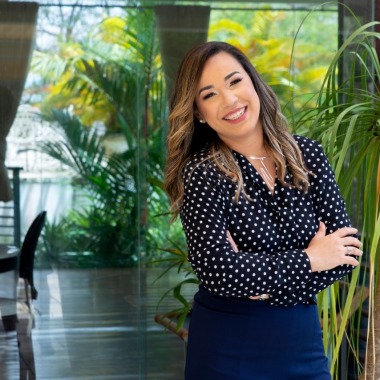 Tânia Macedo, Corretora De Imóveis