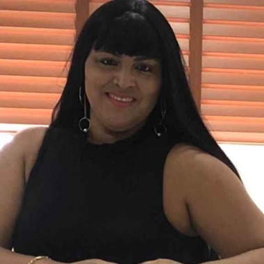 Nivea R Santos